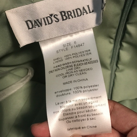 Short crinkle chiffon dress with front cascade - Picture 7 of 9